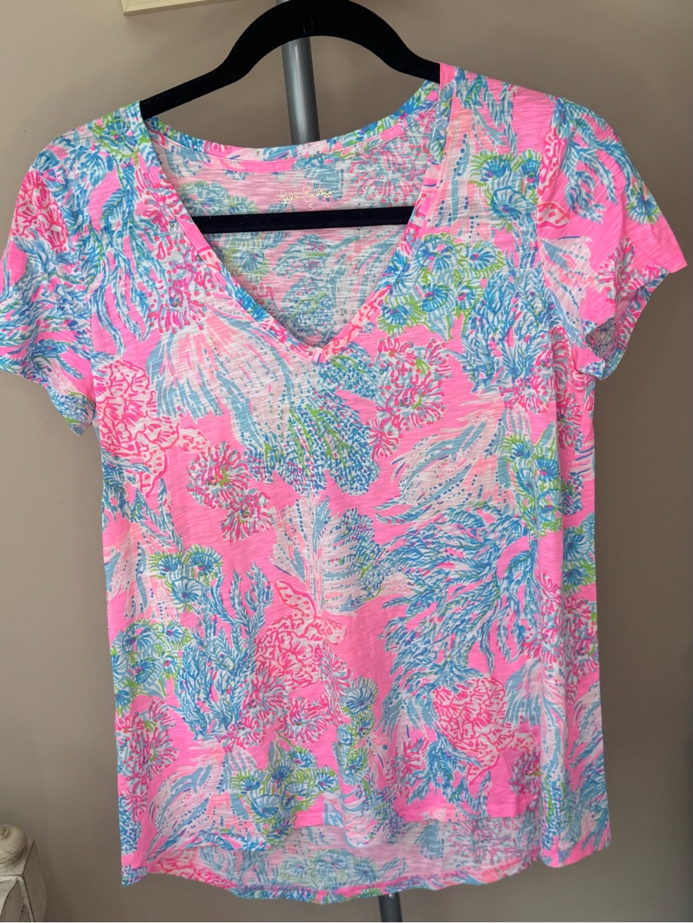 Lilly Pulitzer Pink Floral V-Neck Short Sleeve Tee